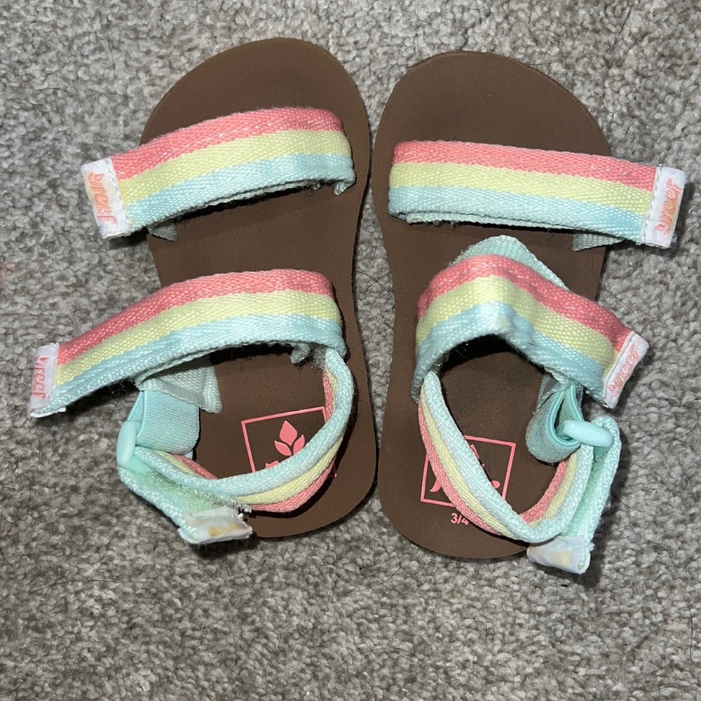 LITTLE AHI CONVERTIBLE REEF sandal rainbow 3-4